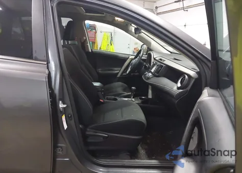 2018 Toyota Rav4 Xle z USA, uszkodzony, nr VIN 2T3RFREV0JW752809